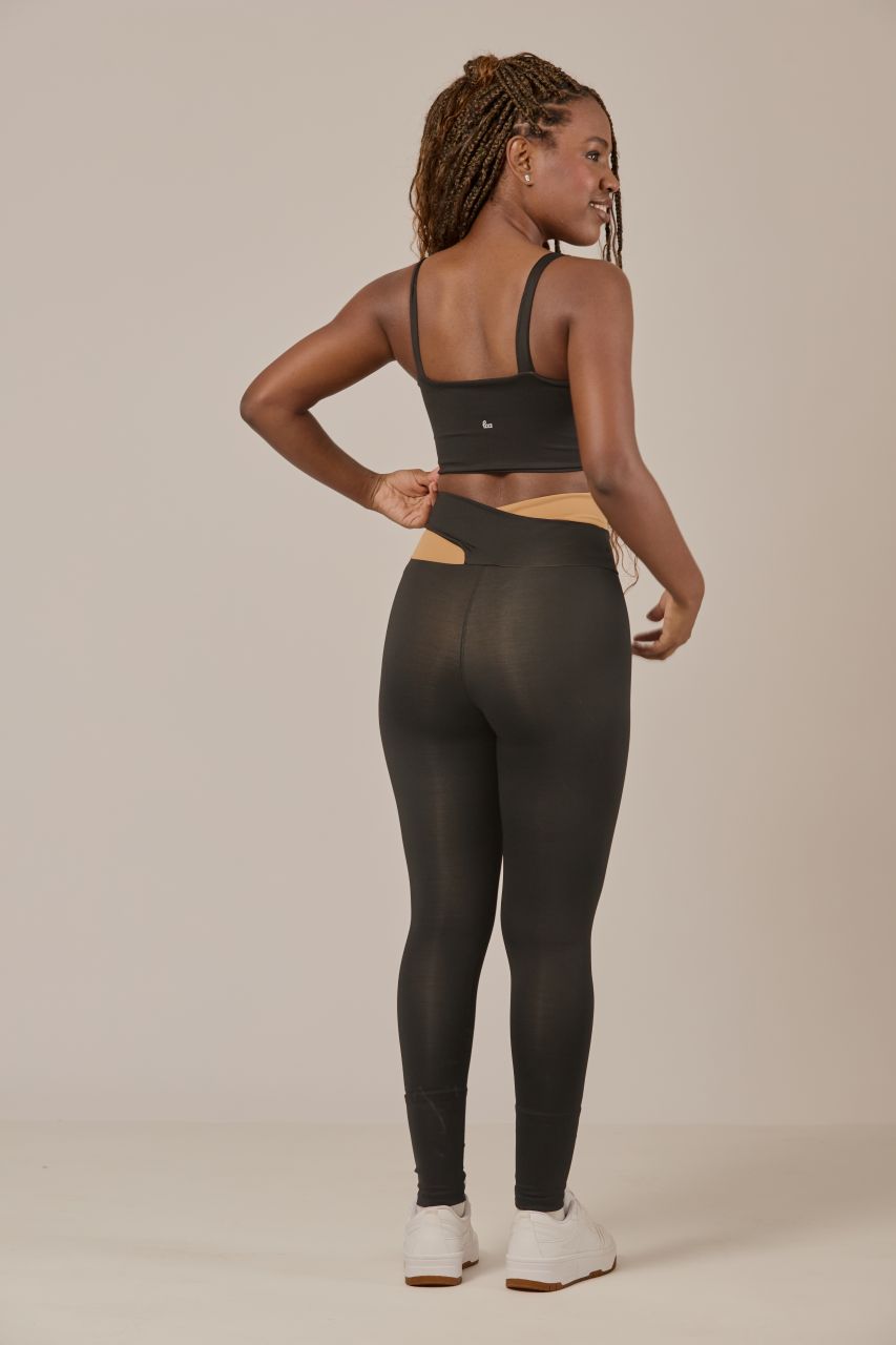 High-End Classic Fit Top Black and Beige